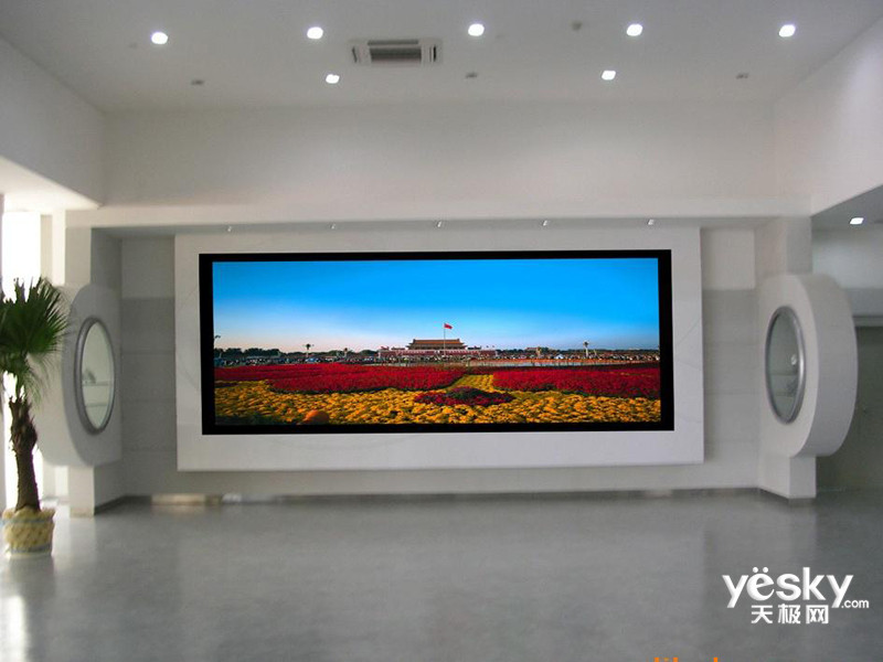 赫尔诺户外P16 LED显示屏 点亮城市风景，铸就卓越视觉体验